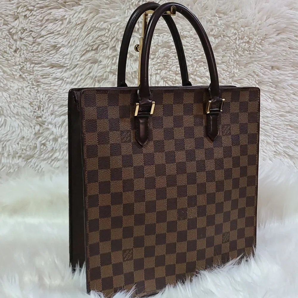 💯 Authentic Louis Vuitton DE Handbag 🍀